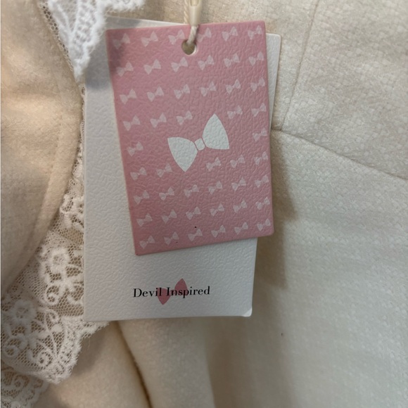 NWT Devil Inspired XS Women's Coat with detachable fur and bow - Picture 4 of 11